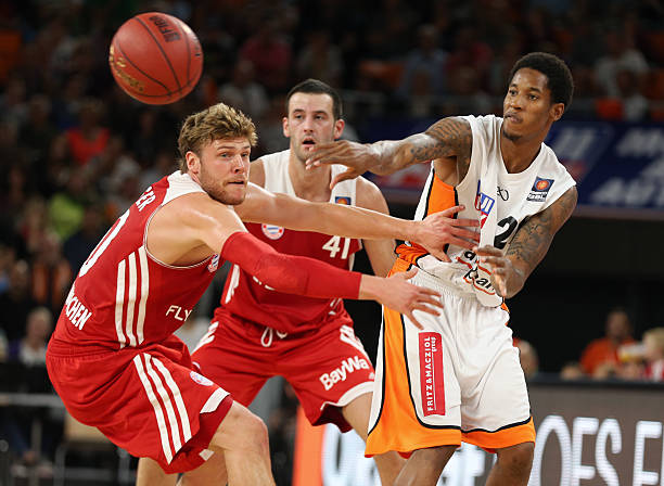 而享誉足坛 而享誉足坛