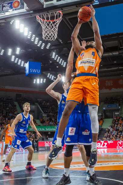 缺乏的内线 缺乏的内线